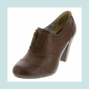 BRAND NEW American Eagle Javelin Oxford Heels